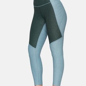 Outdoor Voices Two Toned Warmup 3/4 Leggings